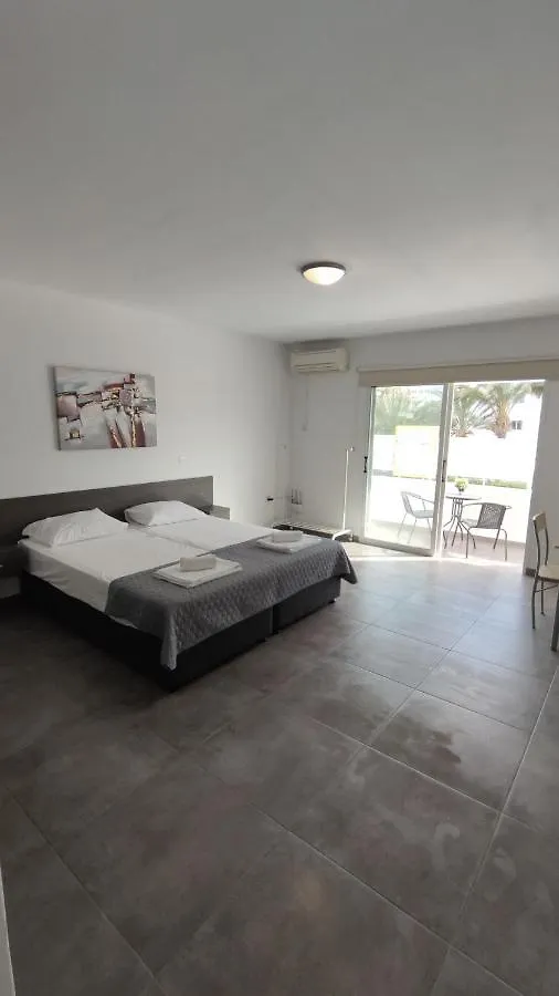 Nissi Avenue Studio Ajía Nápa 0*,  Ciprus